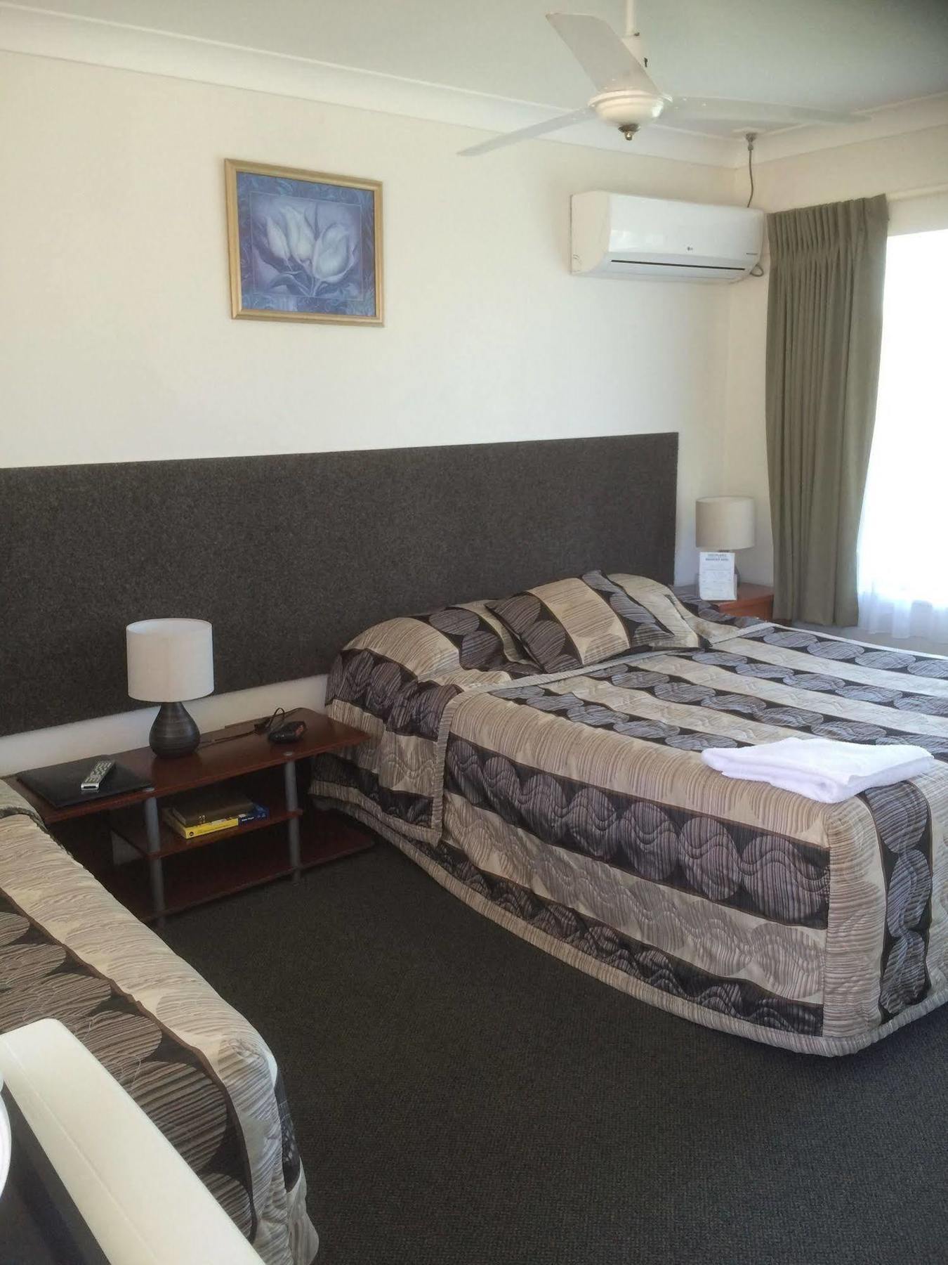 Hanging Rock Family Motel Batemans Bay Exteriör bild
