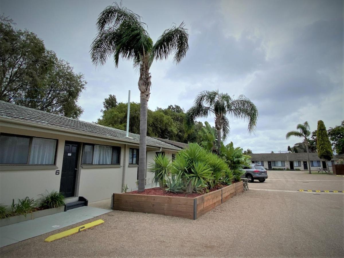 Hanging Rock Family Motel Batemans Bay Exteriör bild