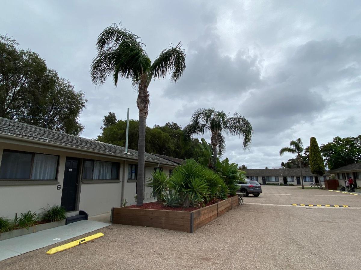 Hanging Rock Family Motel Batemans Bay Exteriör bild