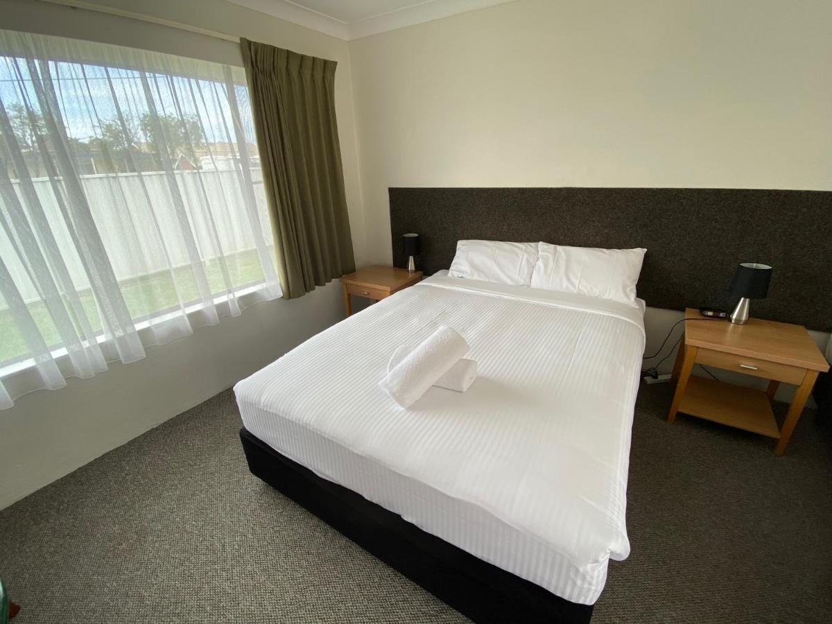 Hanging Rock Family Motel Batemans Bay Exteriör bild